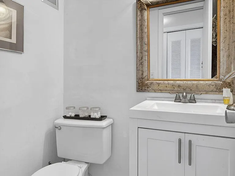 106 Camden E — Photo 21