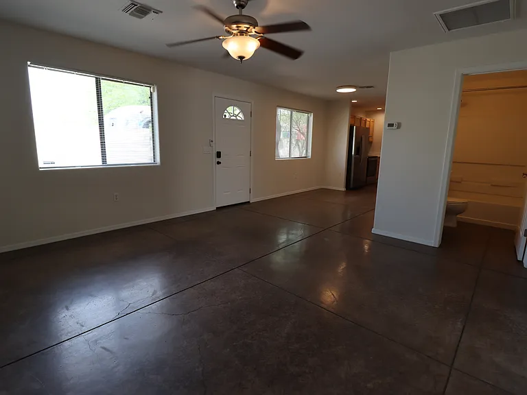 1020 E Silver St — Photo 18