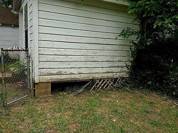 3rd image of 504 2nd St