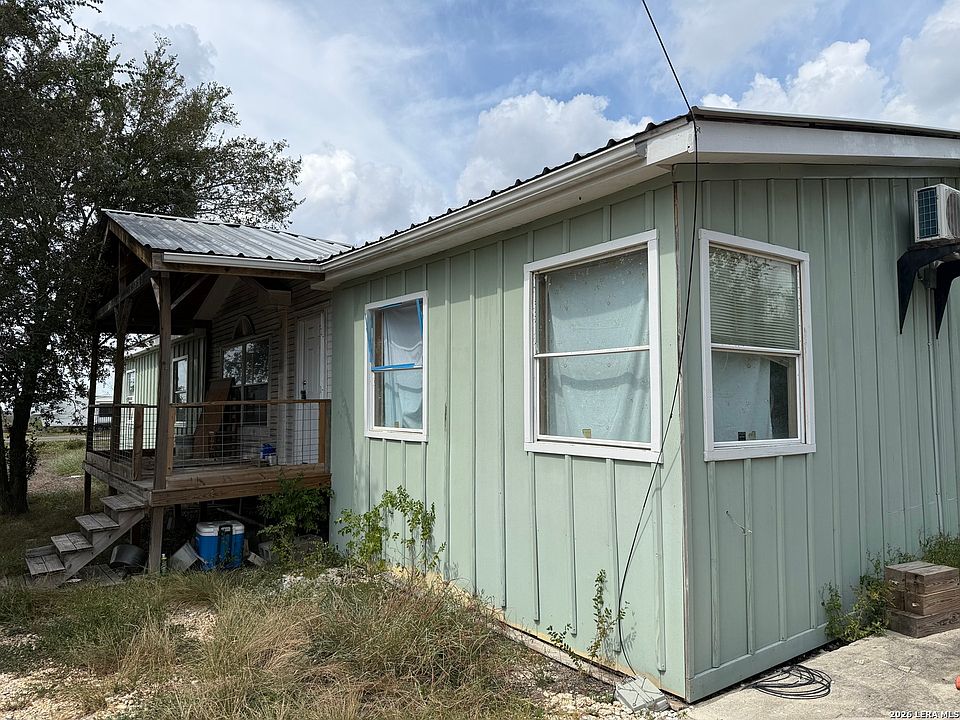 1st image of 102 DEWEY LN