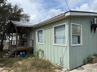 102 Dewey Ln, Seguin, TX 78155