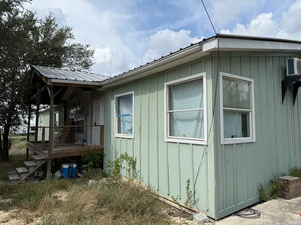 102 DEWEY LN, Seguin, TX 78155