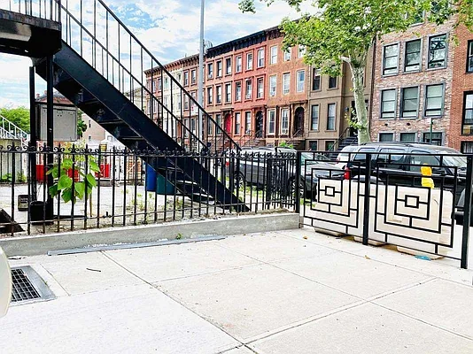 Rented by Hagstrom Management Inc | media 18