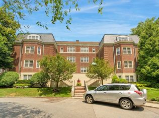 4 Chateaux Cir APT 4F, Scarsdale, NY 10583