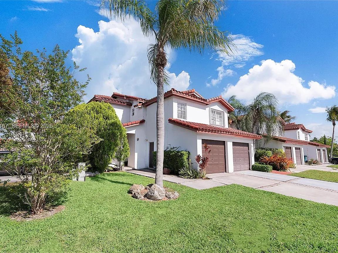 3 bed, 1293 sqft, $2,600 — Photo 1