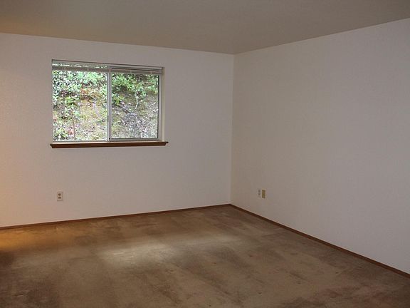 The Master Bedroom includes an en suite bathroom.