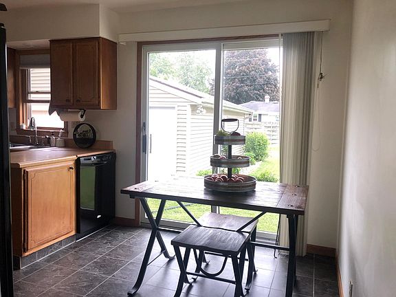 4th image of 966 Evans St