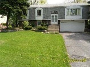 4439 Shabbona Ln, Lisle, IL 60532