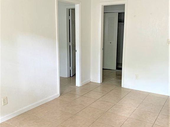 4th image of 1317 NE 5th Ave APT 2