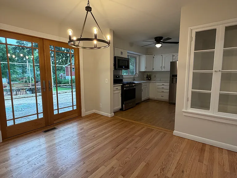 464 Quan Ave — Photo 6