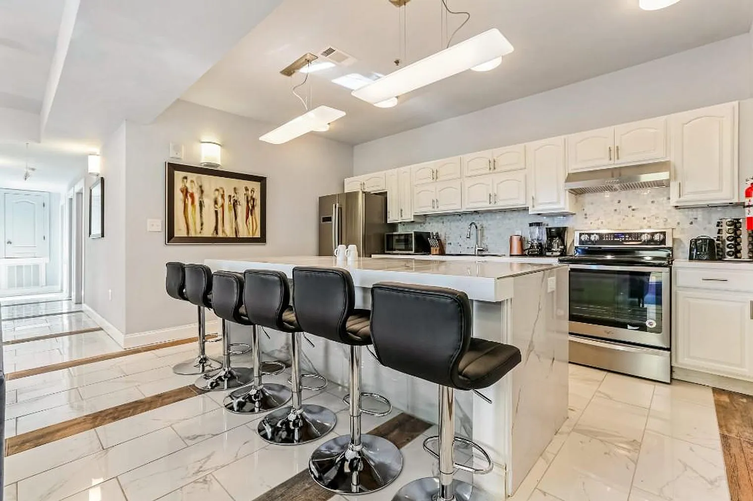 3 bed, 2.0 bath, $7,438 — Photo 4