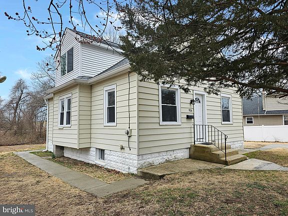 4th image of 916 Woodlawn Ave