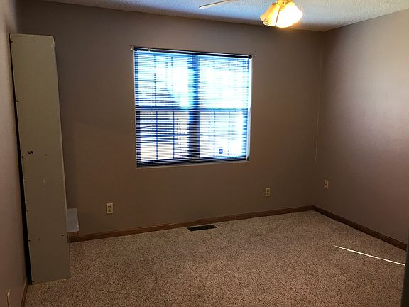 4th image of 2470 Lilac Dr
