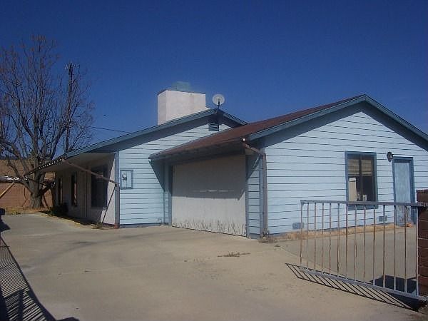 View of Front of Hom