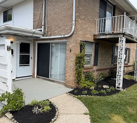 2nd image of 47 Park Lane Ct
