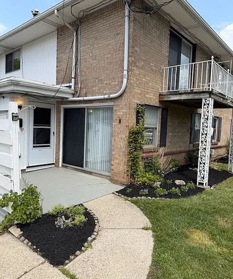 47 Park Lane Ct — Photo 2