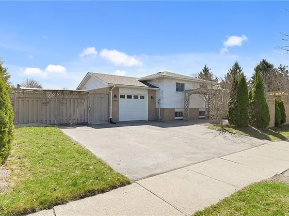 4 Warwick Ct, Kitchener, ON N2E 2P1