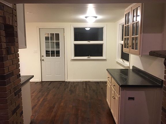 5th image of 147 E Grand Ave