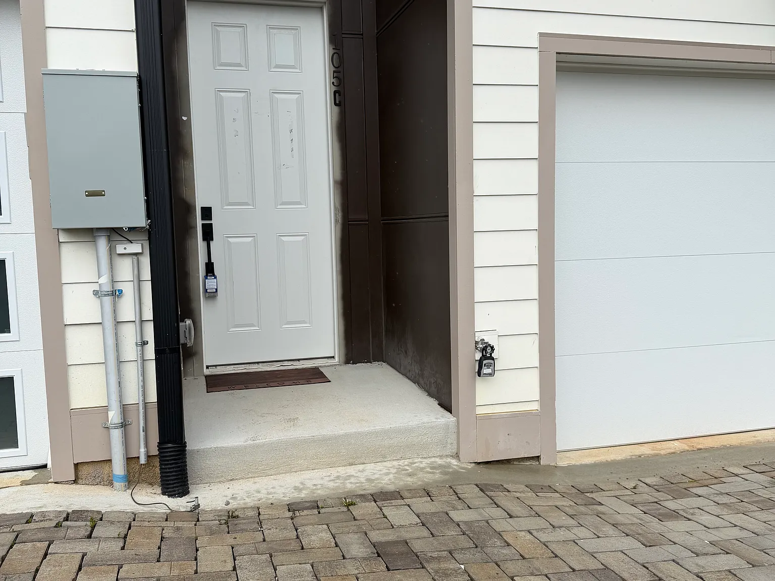 3 bed, 3.5 bath, 1973 sqft, $2,725 — Photo 2