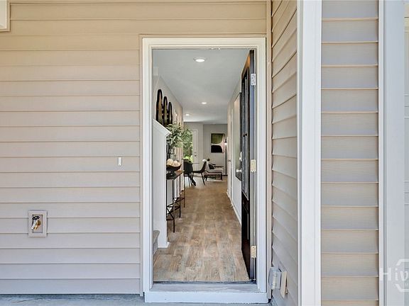 3rd image of 121 Coneflower Road