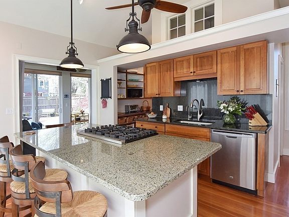 3rd image of 30 Oakland St #1