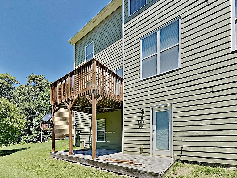 409 Avery Ct — Photo 25