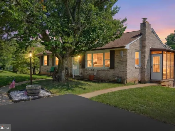 132 E King St, Dallastown, PA 17313