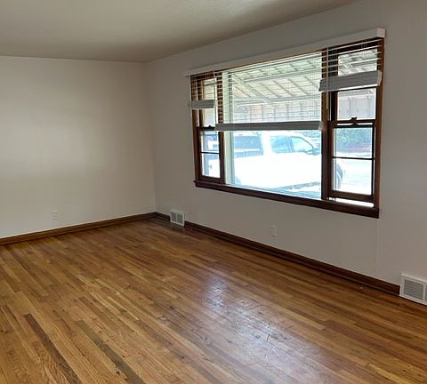 4th image of 119 Peterson St