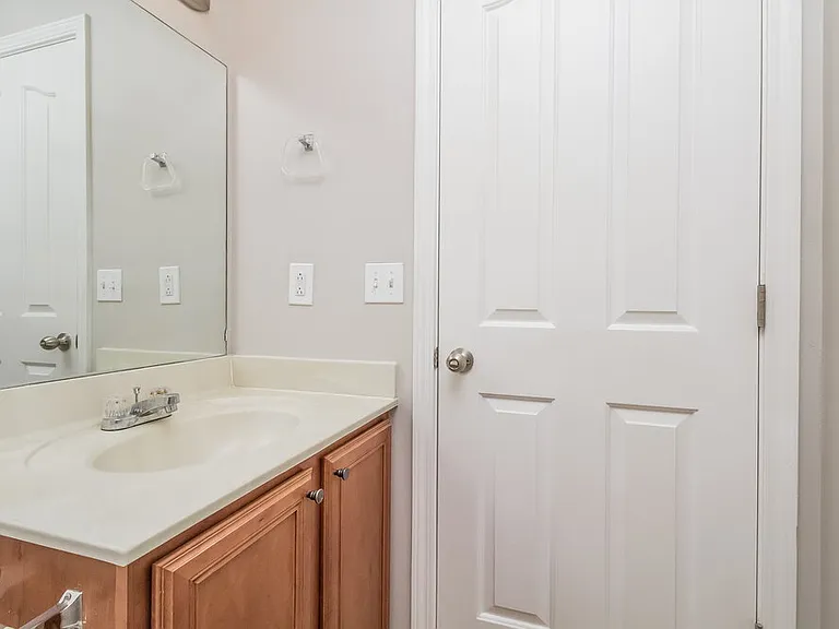 1923 Colyn Ave — Photo 12