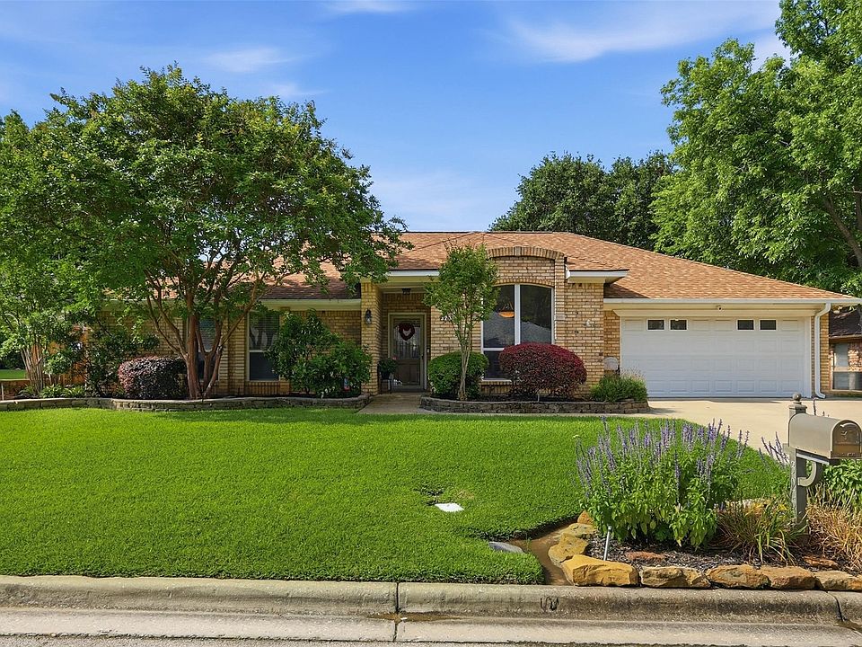 1st image of 325 Marseille Dr