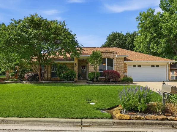325 Marseille Dr, Hurst, TX 76054