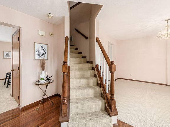 5th image of 300 Kensington Ct