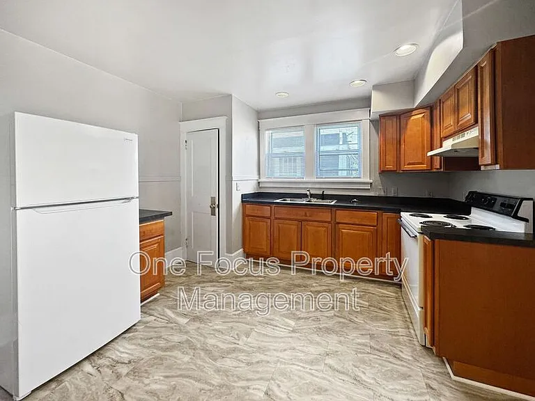 1414 Park Ave — Photo 2