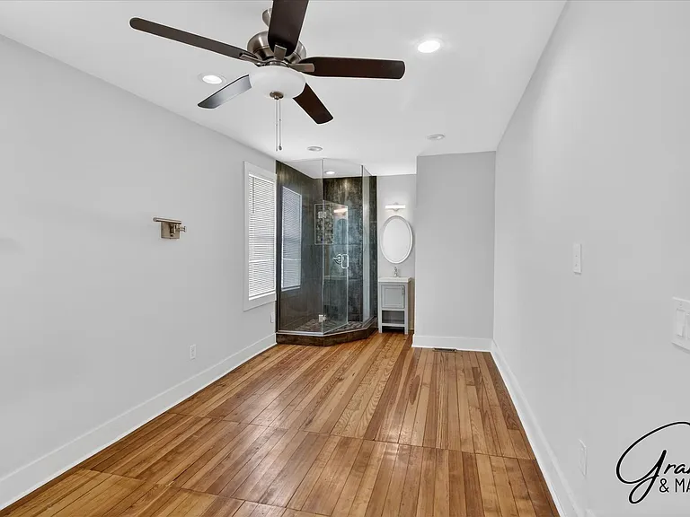 2315 Yemans St — Photo 16