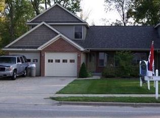 914 Bowes St SE, Lowell, MI 49331