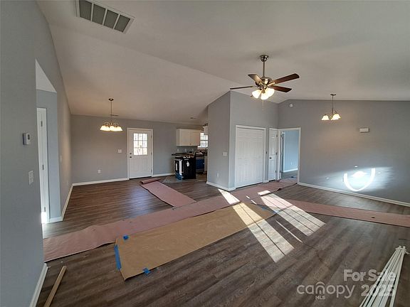 5th image of 107 Parkview Pl