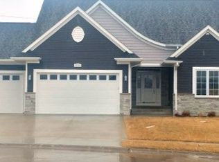 5704 Prairie Willow Ct, Davenport, IA 52807