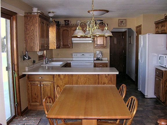 Eat-in kitchen
