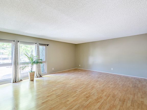 3rd image of 120 S Sierra Madre Blvd APT 201