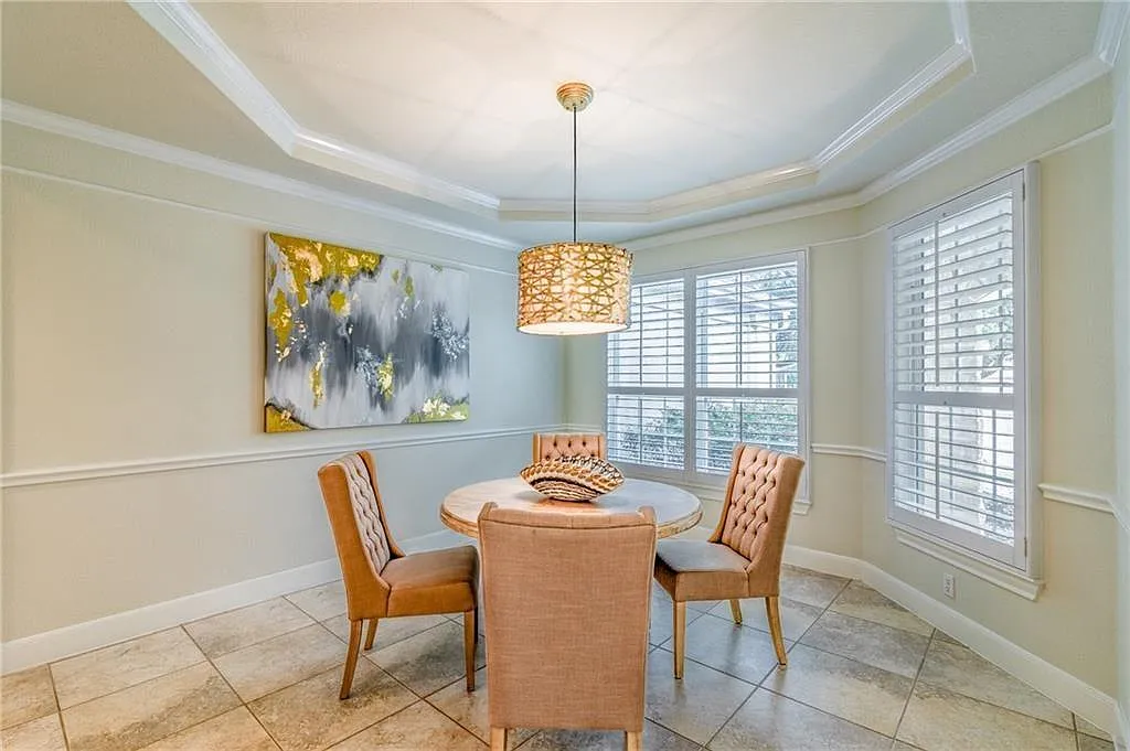 4 bed, 2.0 bath, 2750 sqft, $2,695 — Photo 4