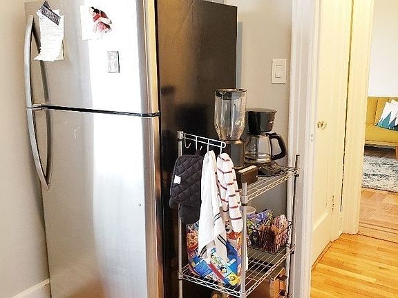3rd image of 2826 44th St APT 6D