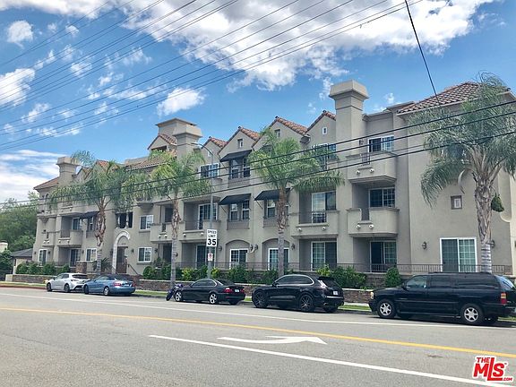 2nd image of 10740 Moorpark St APT 303