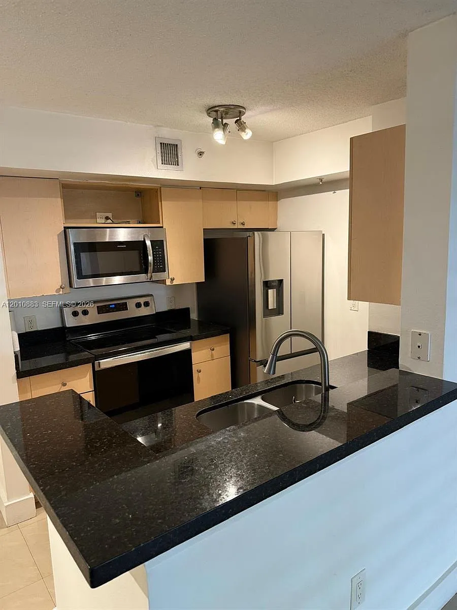 Building Photo - 2433 Centergate Dr #107
