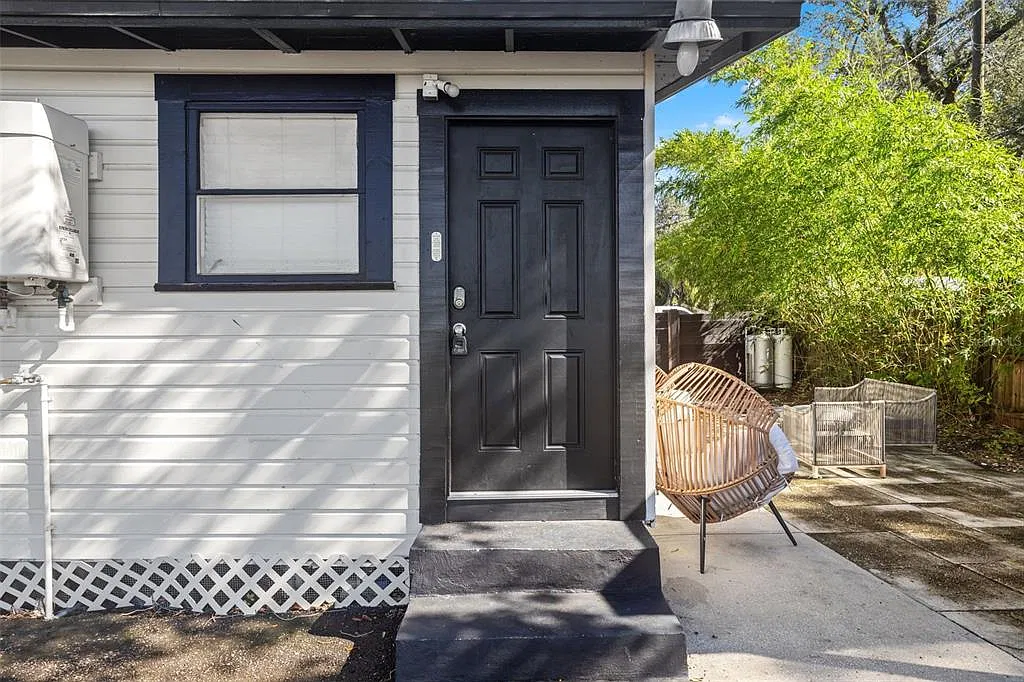 Studio, 1.0 bath, 400 sqft, $1,250 — Photo 1