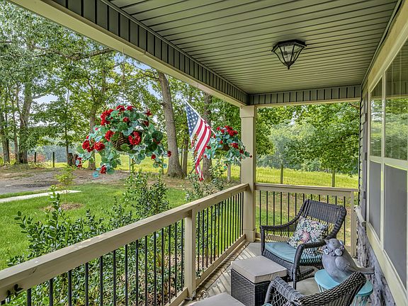 4th image of 375 Crusaw Dr