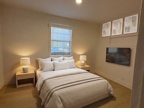 4th image of 120 NE 56th St #2