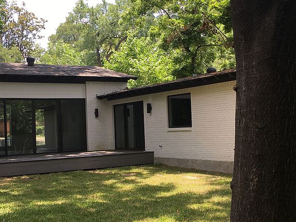 5th image of 10415 Lake Gardens Dr