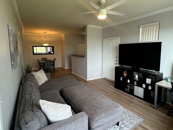 4th image of 1941 S Pierpont Dr #2119