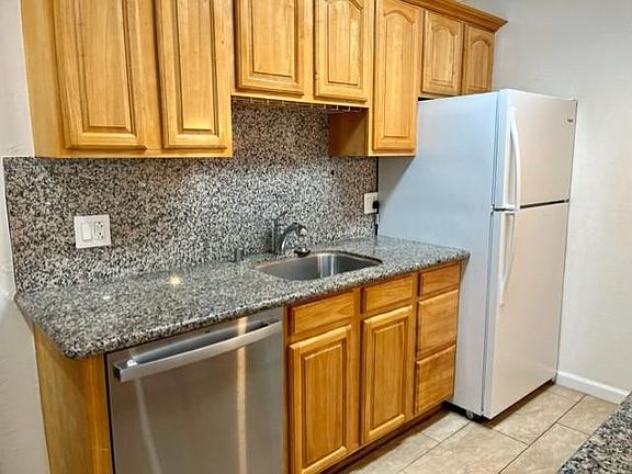 4th image of 405 Piccadilly Pl APT 18