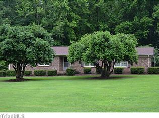 810 Halsbrook Rd, Greensboro, NC 27406